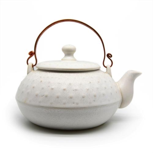 Doted teapot with bronze handle - 0015